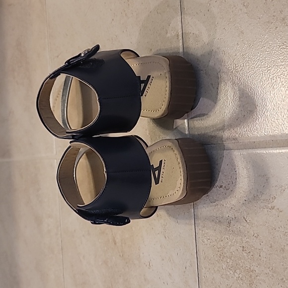 Sandals - Picture 3 of 3